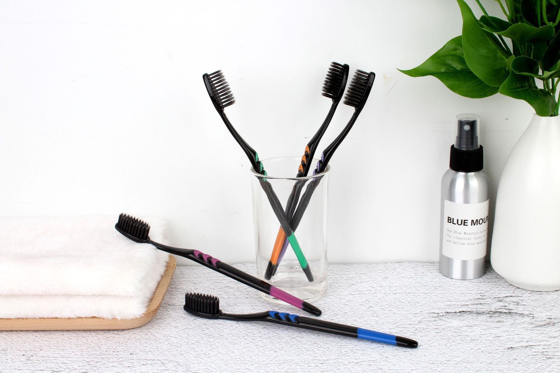 Bamboo Toothbrush Set - فرشاة أسنان ناعمة الشعيرات من فحم