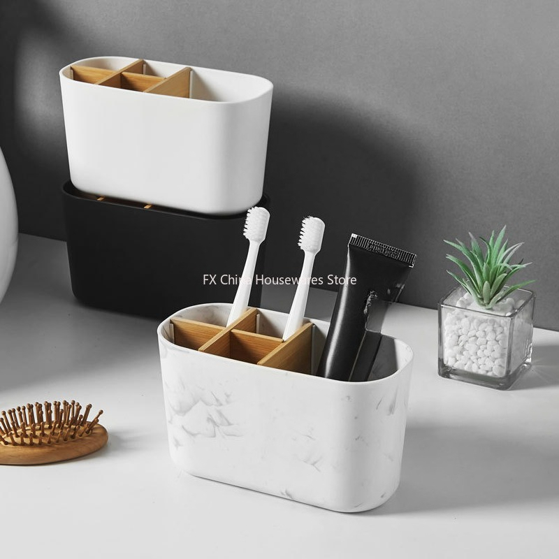 Bamboo Toothbrush Set - حامل فرشاة أسنان من الخيزران للفرش